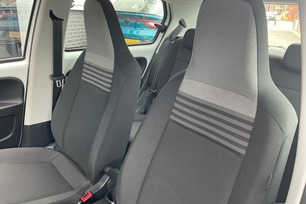 Volkswagen Up 1.0 Up Red #29