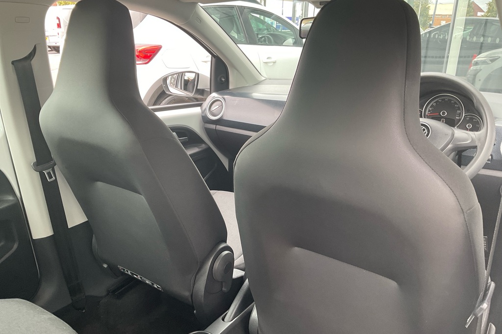 Volkswagen Up 1.0 Up Red #33