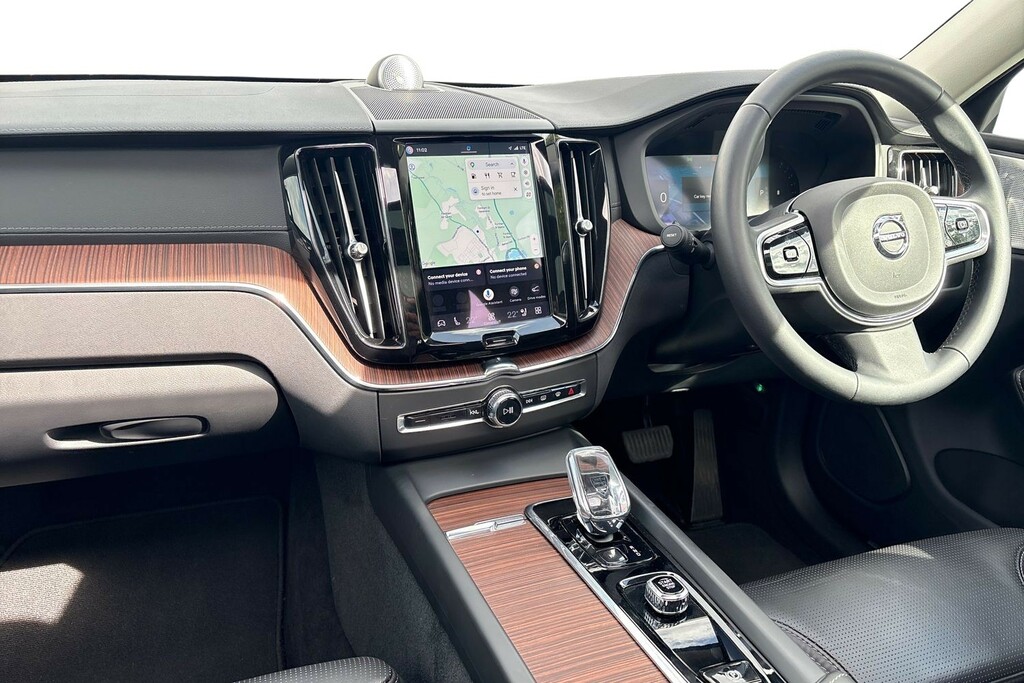 Volvo XC60 Ultimate Black #2