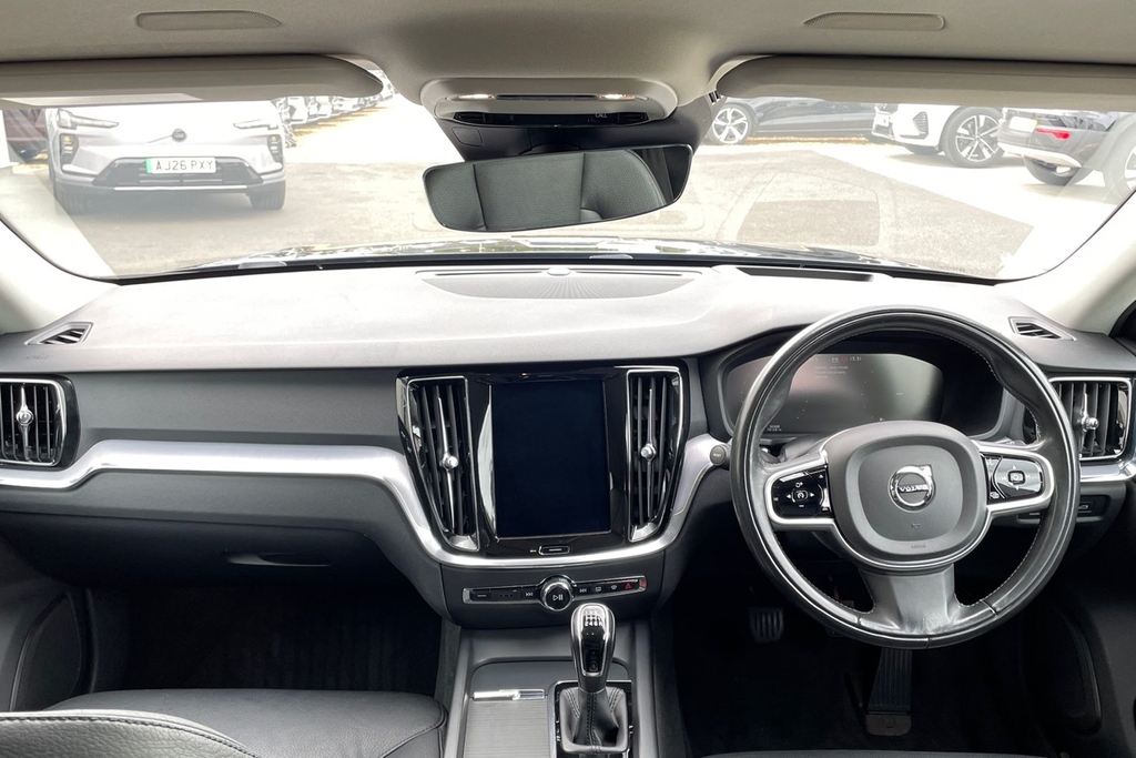 Volvo V60 Momentum Pro Black #6