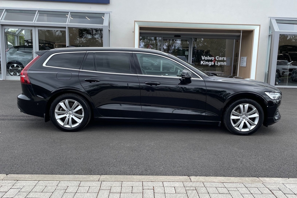 Volvo V60 Momentum Pro Black #4