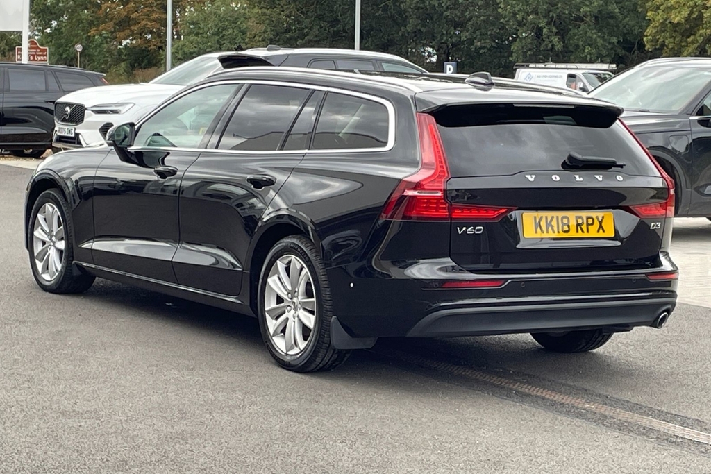 Volvo V60 Momentum Pro Black #3