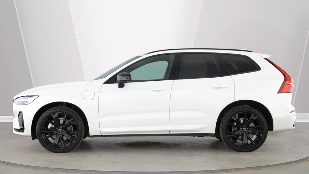 Volvo XC60 Ultra Black Edition White #5