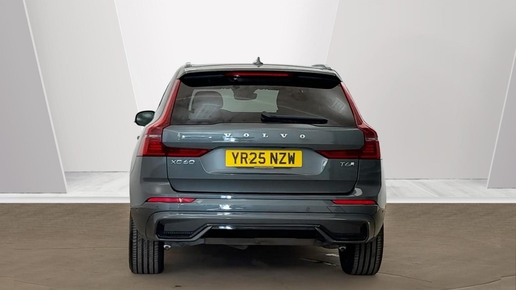 Volvo XC60 Plus Green #4