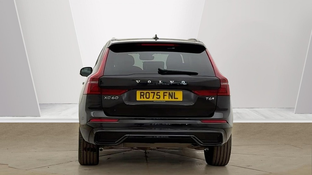 Volvo XC60 Plus Black #3