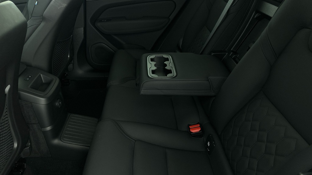 Volvo XC60 Plus Black Edition Black #17