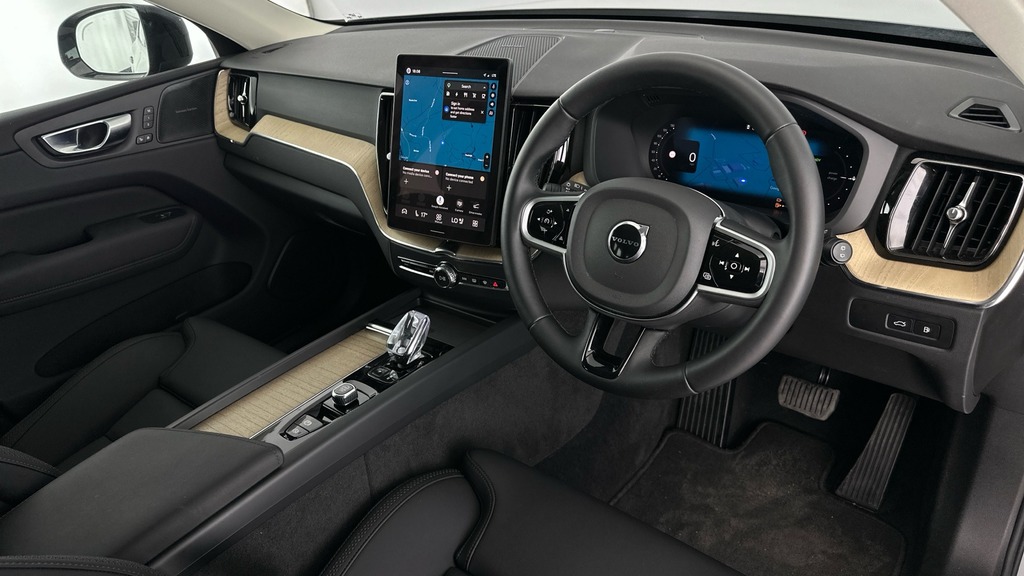 Volvo XC60 Plus Black Edition Black #9