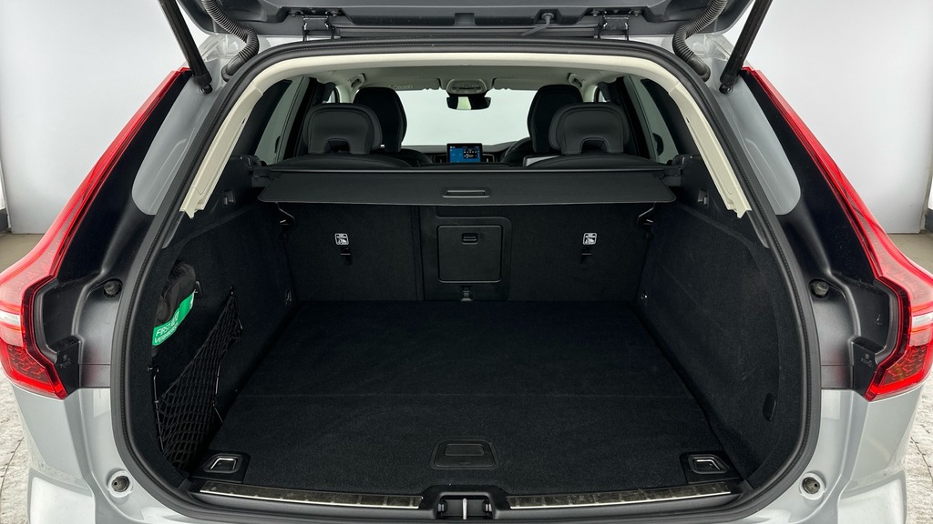 Volvo XC60 Plus Black Edition Black #14