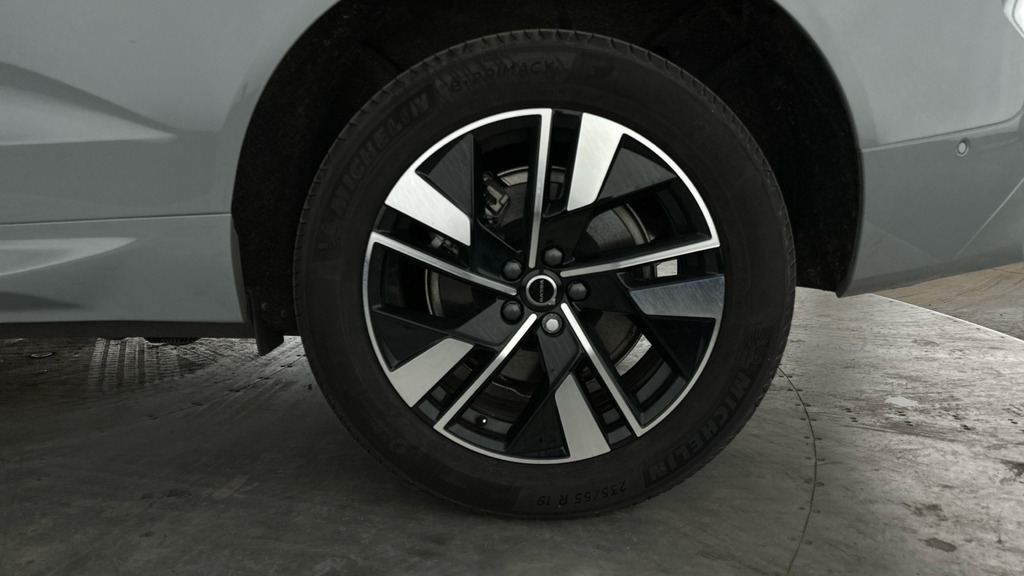 Volvo XC60 Plus Black Edition Black #16