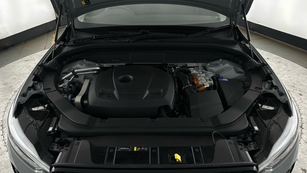 Volvo XC60 Plus Black Edition Black #15