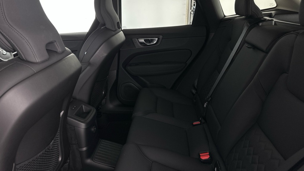 Volvo XC60 Plus Black Edition Black #13