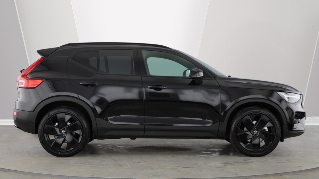 Volvo XC40 Ultra Black Edition Black #2