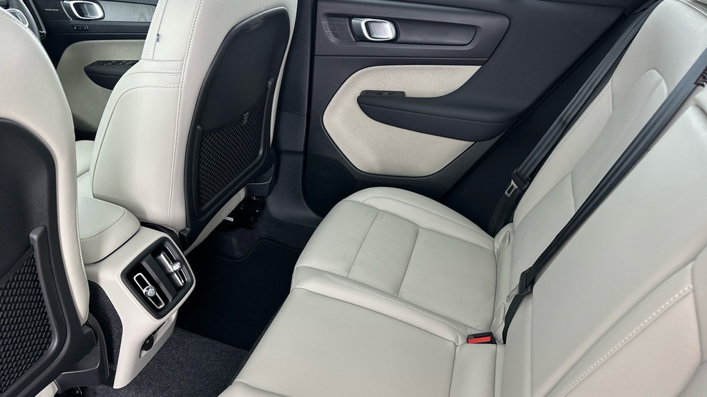 Volvo XC40 2.0 B3p Core Green #13