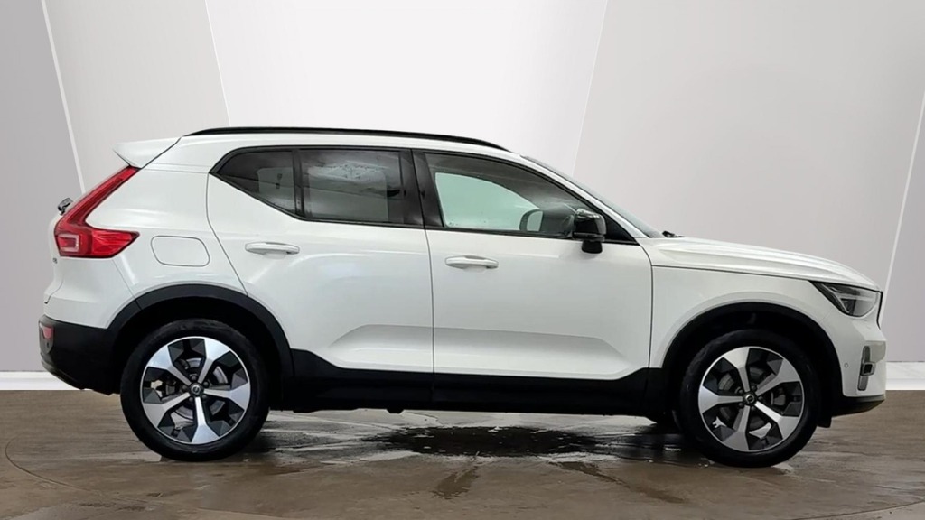 Volvo XC40 Ultimate White #2