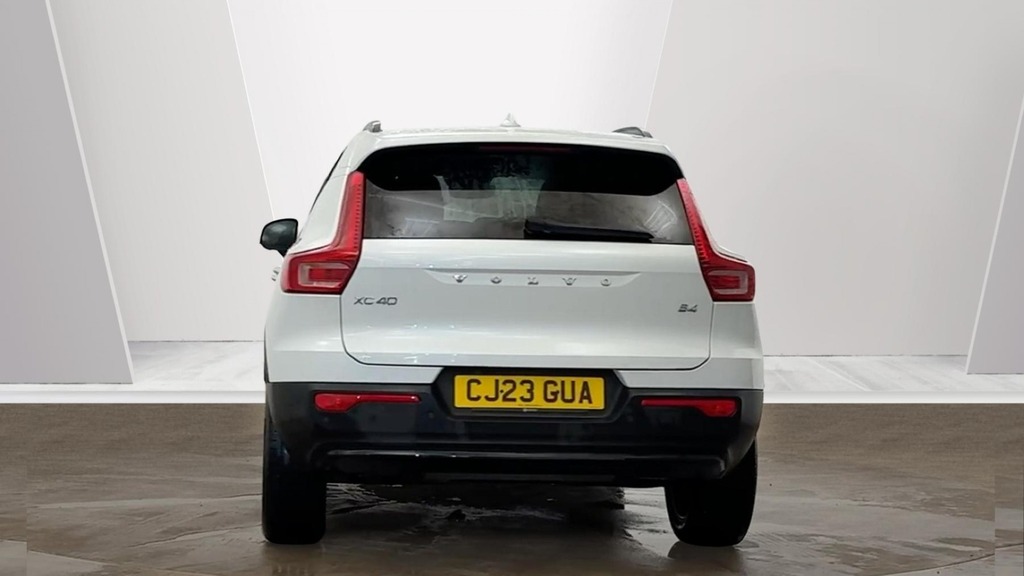 Volvo XC40 Ultimate White #4