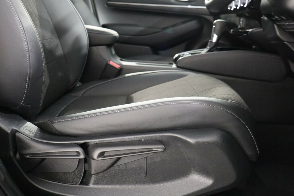 Honda Hr-V Elegance White #26