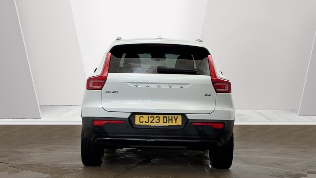Volvo XC40 Ultimate White #4
