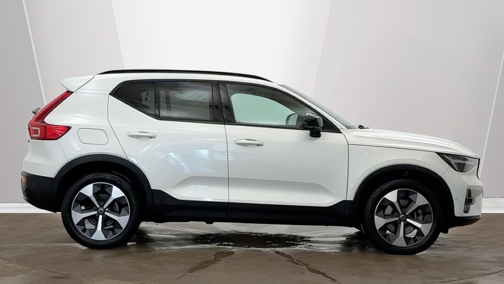 Volvo XC40 Ultimate White #2