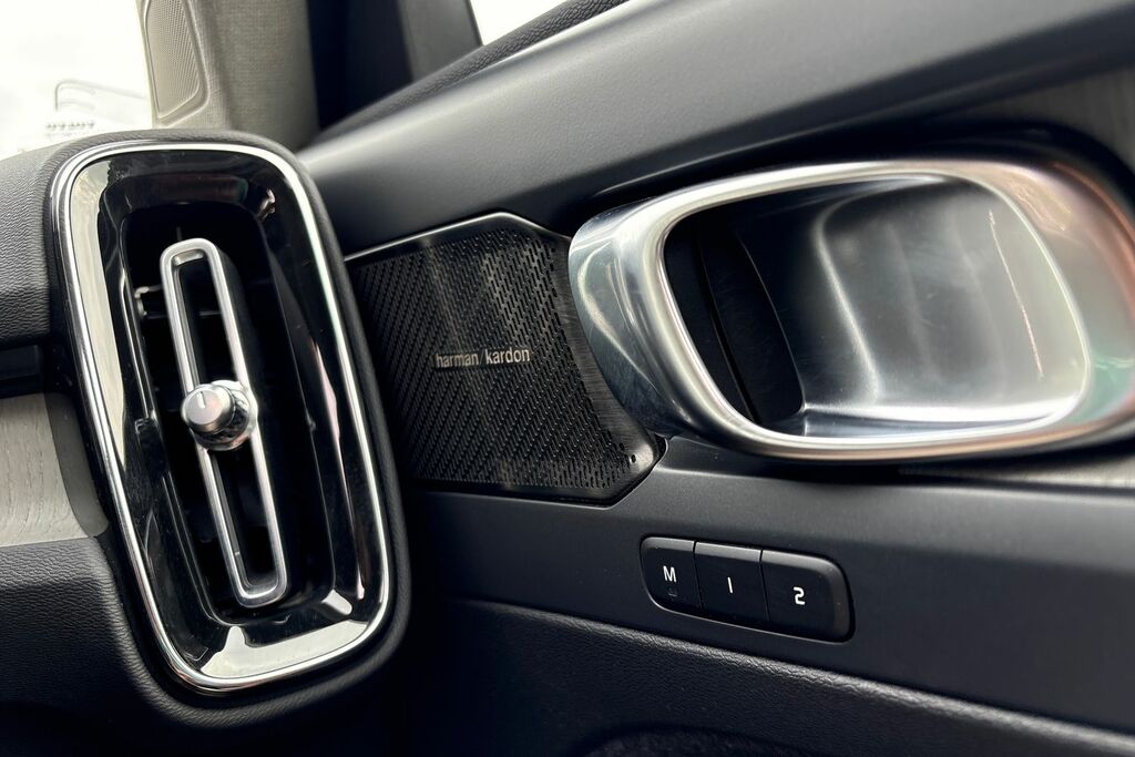 Volvo XC40 1.5L Core Black #32