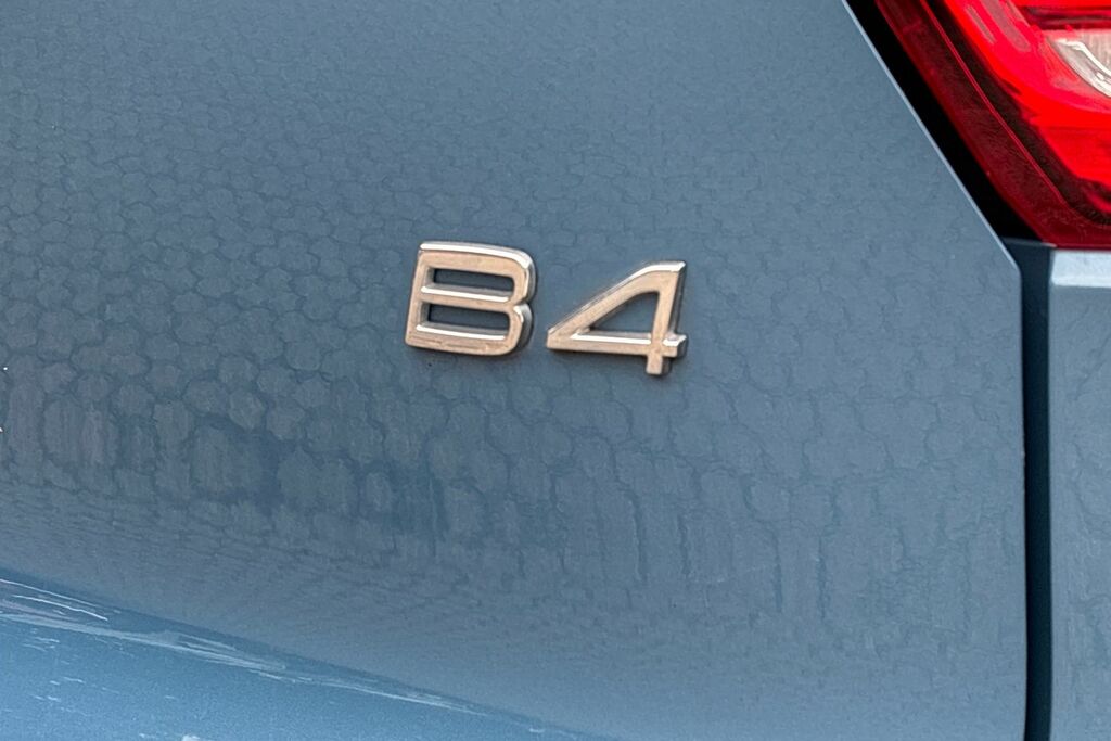Volvo XC40 1.5L Core Black #29