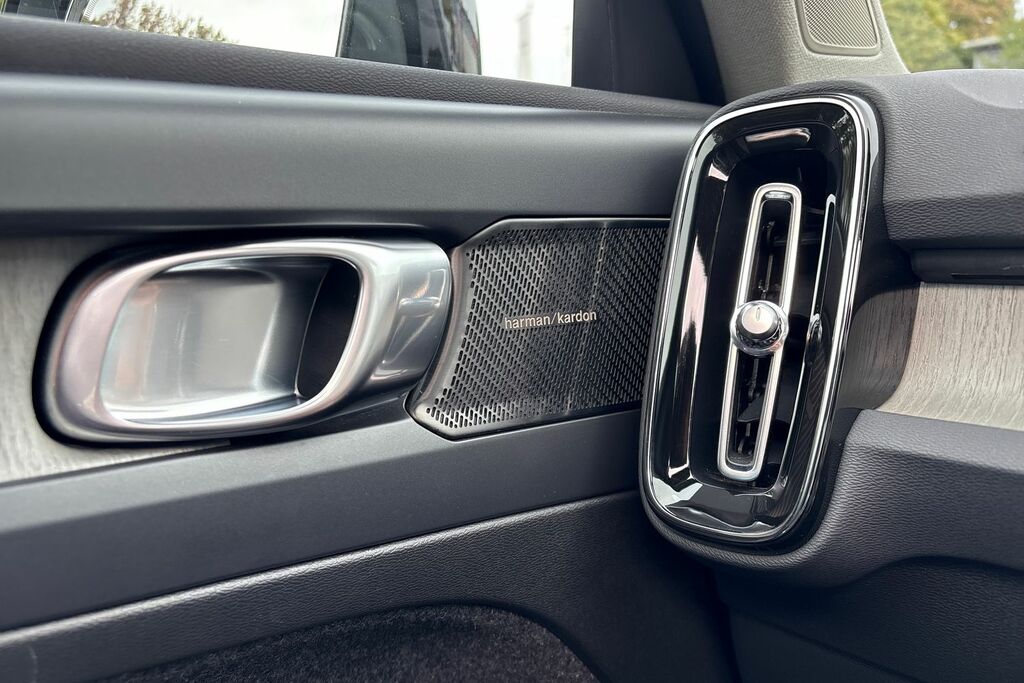 Volvo XC40 1.5L Core Black #34