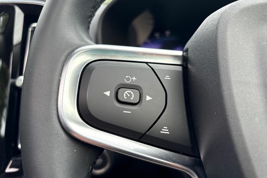 Volvo XC40 1.5L Core Black #11