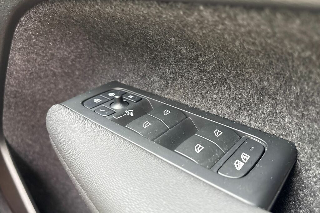 Volvo XC40 1.5L Core Black #31