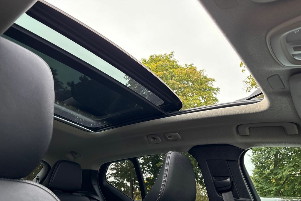 Volvo XC40 1.5L Core Black #40