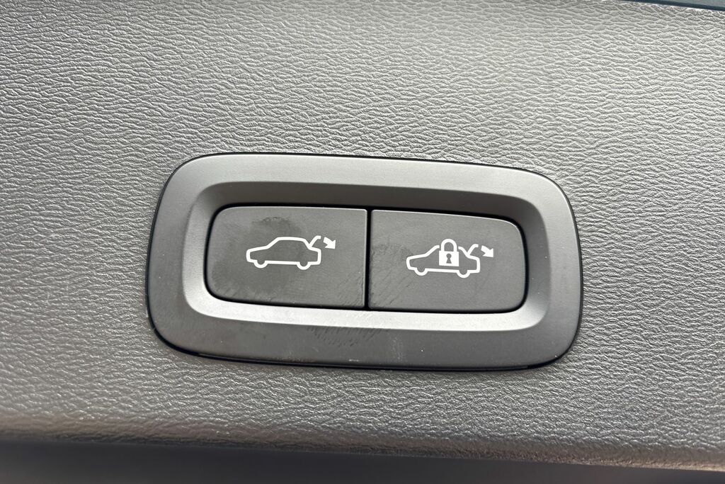 Volvo XC40 1.5L Core Black #28