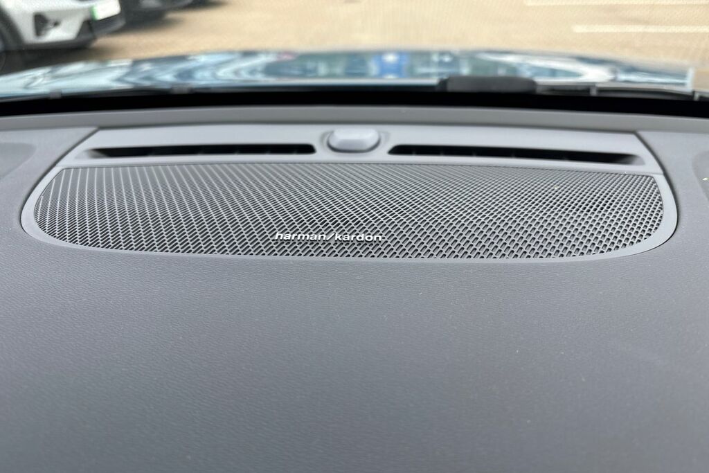 Volvo XC40 1.5L Core Black #33
