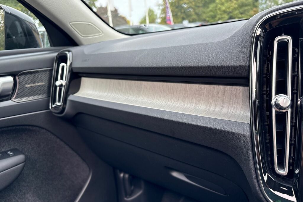 Volvo XC40 1.5L Core Black #35
