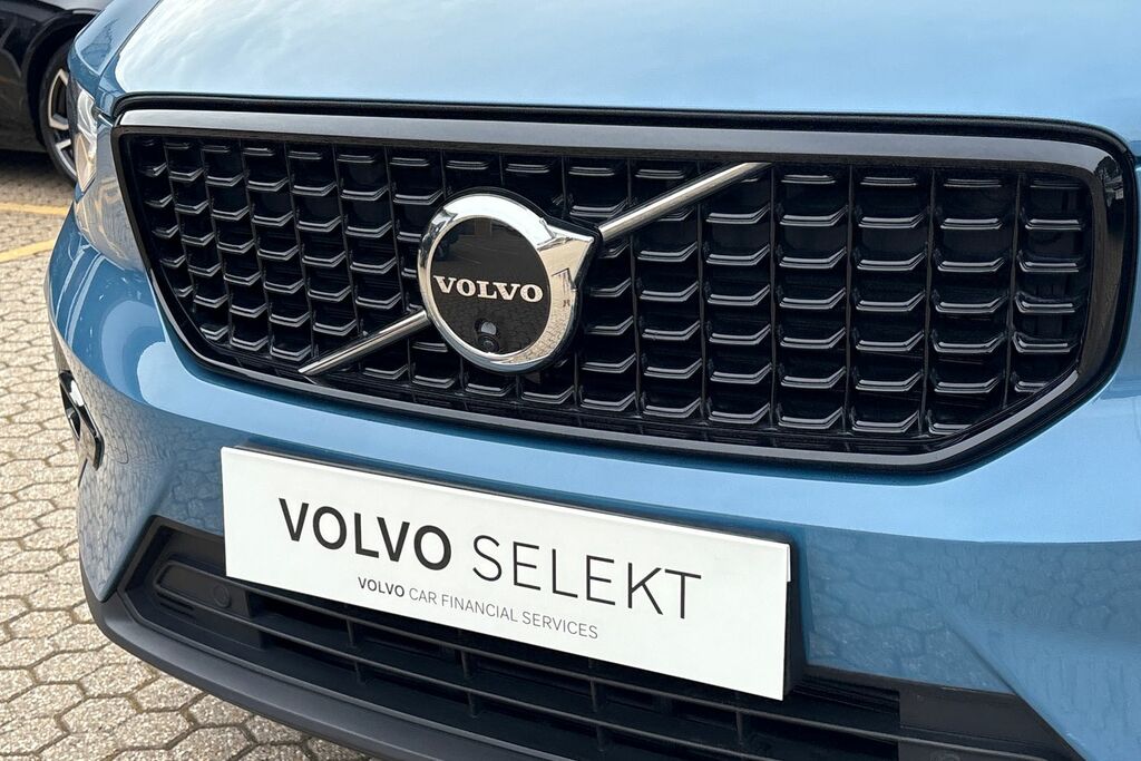 Volvo XC40 1.5L Core Black #30