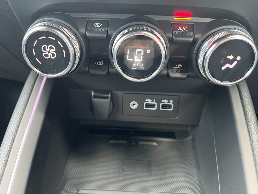 Renault Clio Hatchback Special Editions Lutecia Se #33