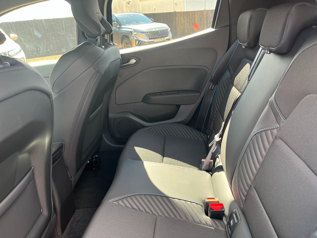 Renault Clio Hatchback Special Editions Lutecia Se #15