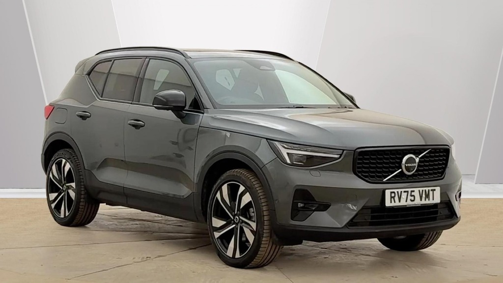 Volvo XC40 Ultra Dark Green