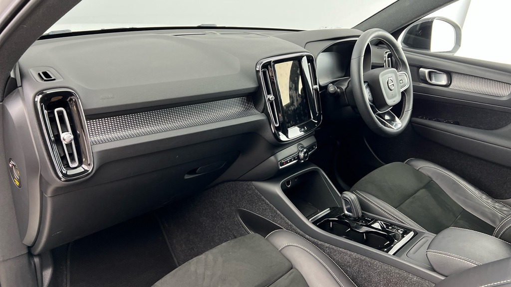 Volvo XC40 R-design White #6