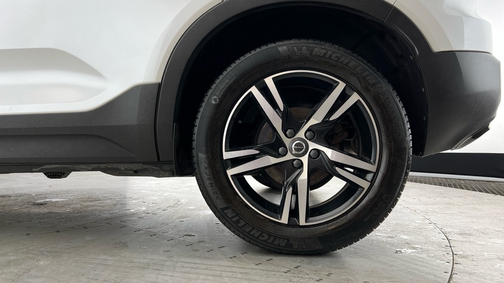 Volvo XC40 R-design White #4