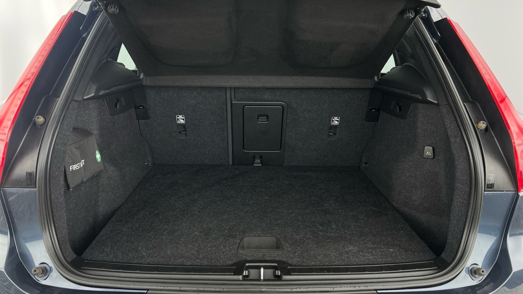 Volvo XC40 Momentum Blue #5