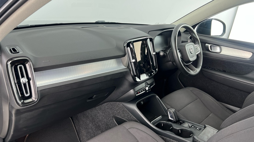 Volvo XC40 Momentum Blue #6