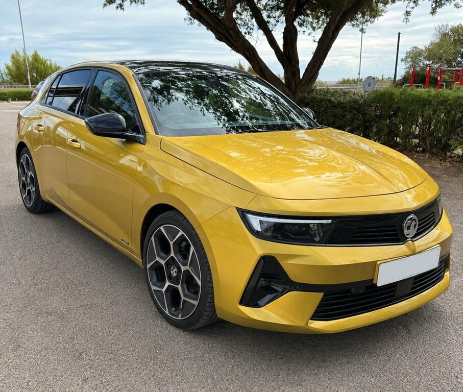 Vauxhall Astra 1.2L Ultimate Yellow