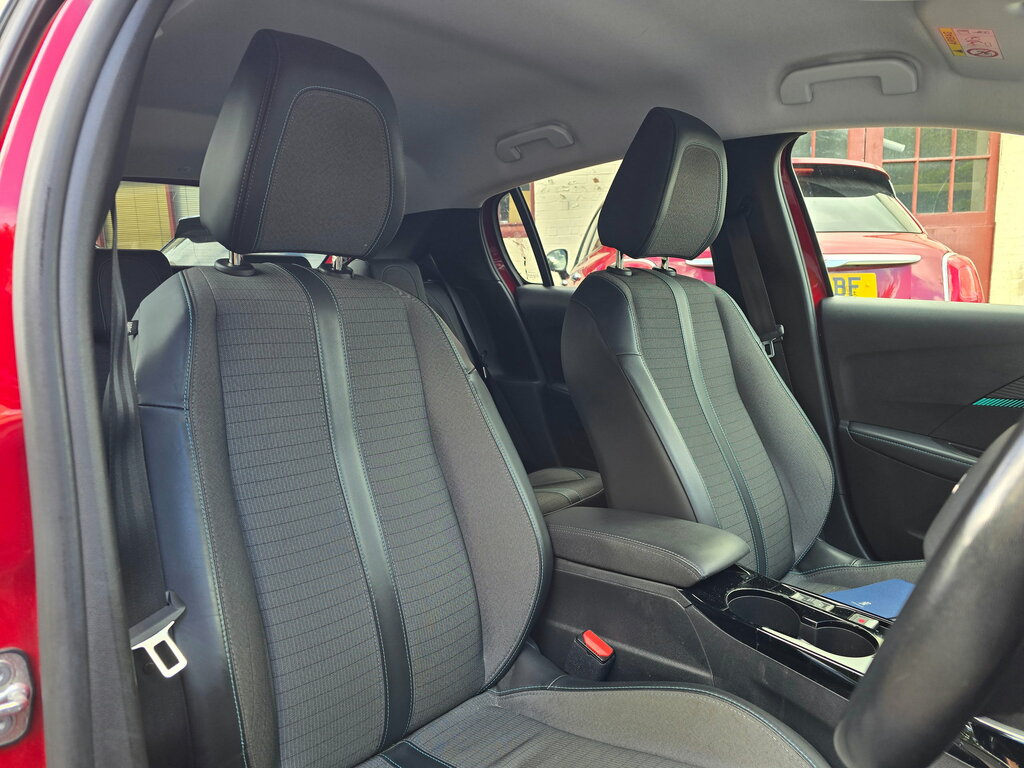 Peugeot 208 1.2 Puretech Allure Hatchback Eu Red #2