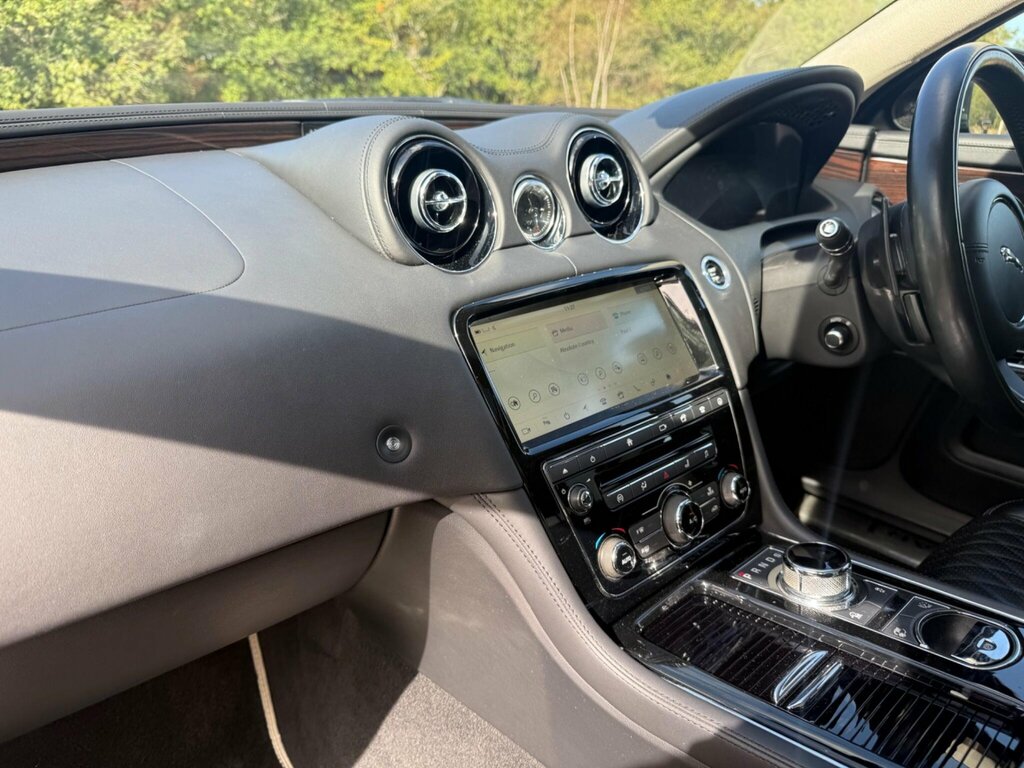 Jaguar XJ 3.0 D V6 Portfolio 296 Bhp Grey #23