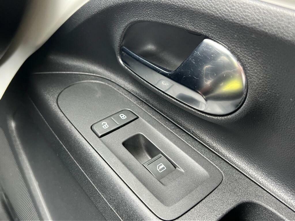 Volkswagen Up Move Up White #23
