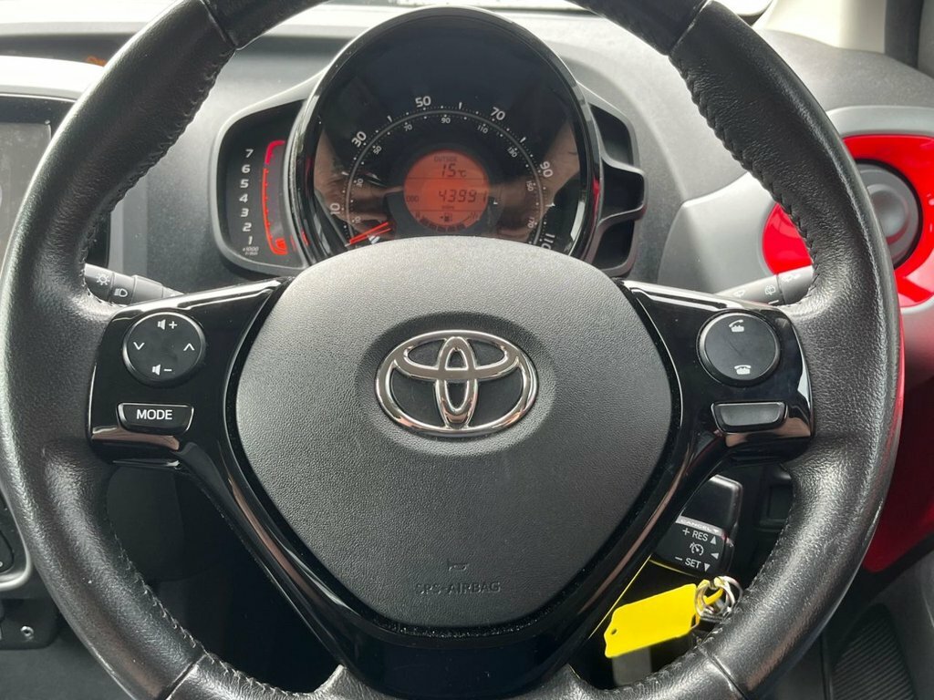 Toyota Aygo Hatchback White #13