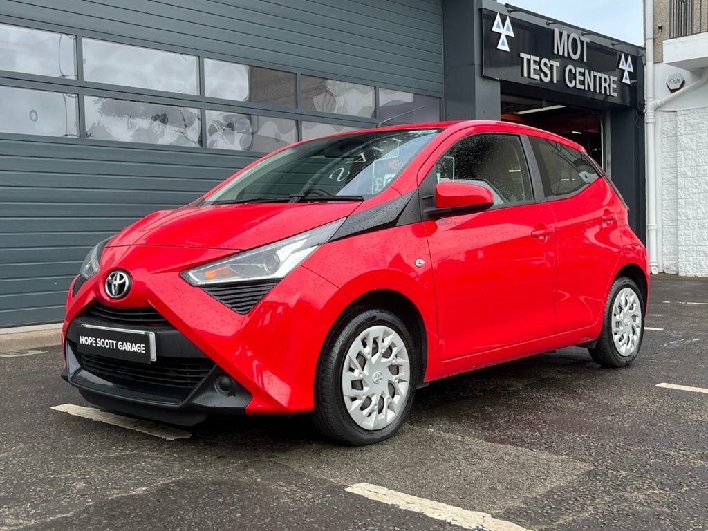 Toyota Aygo 1L X-play Red #6