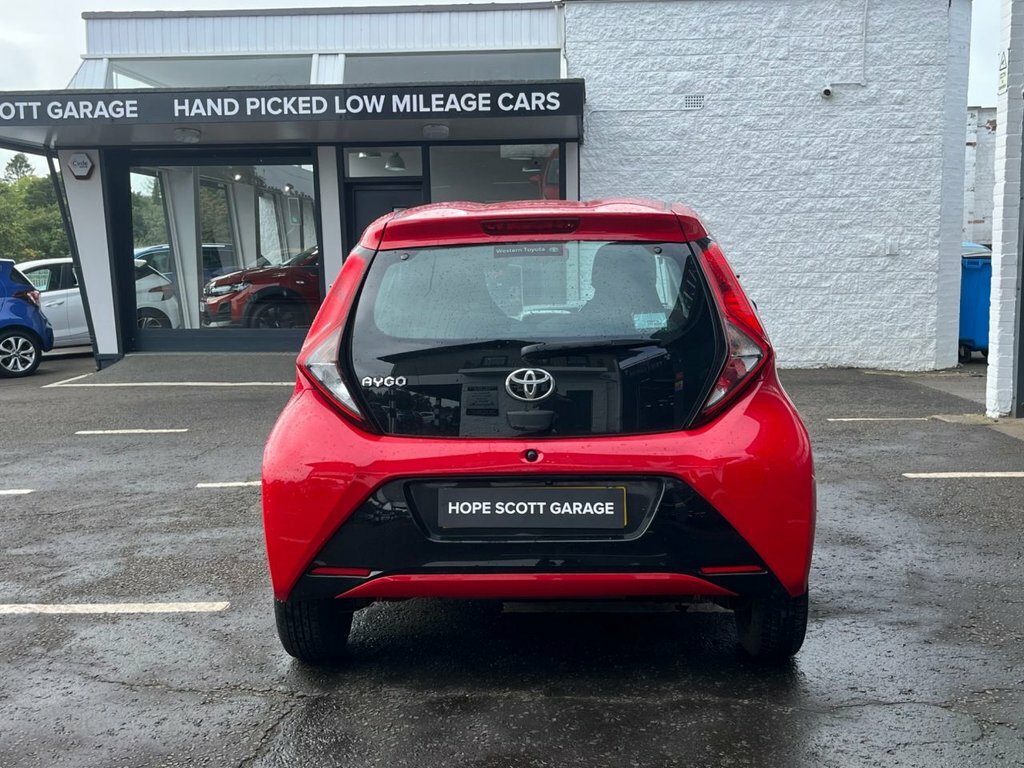 Toyota Aygo 1L X-play Red #5