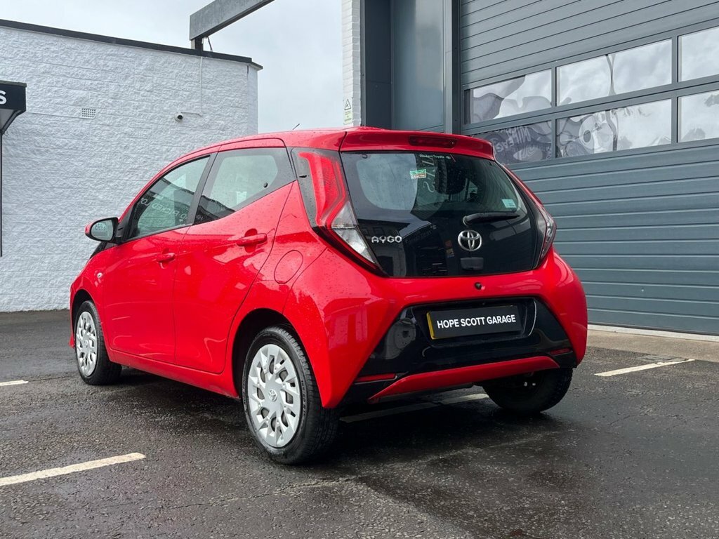Toyota Aygo 1L X-play Red #4