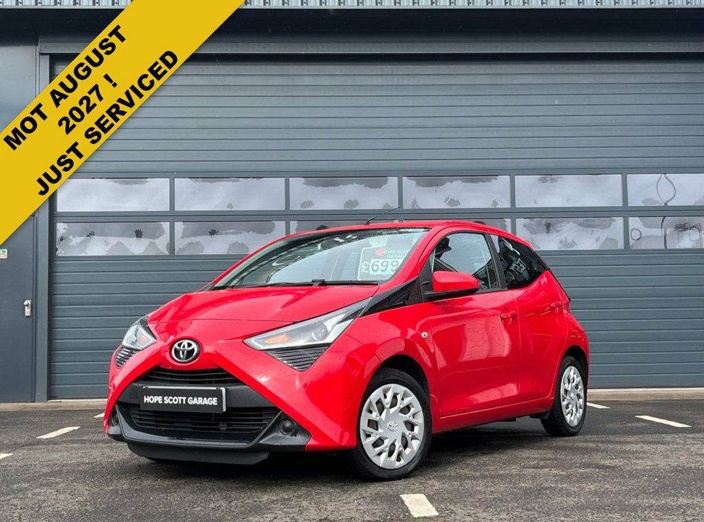 Toyota Aygo 1L X-play Red