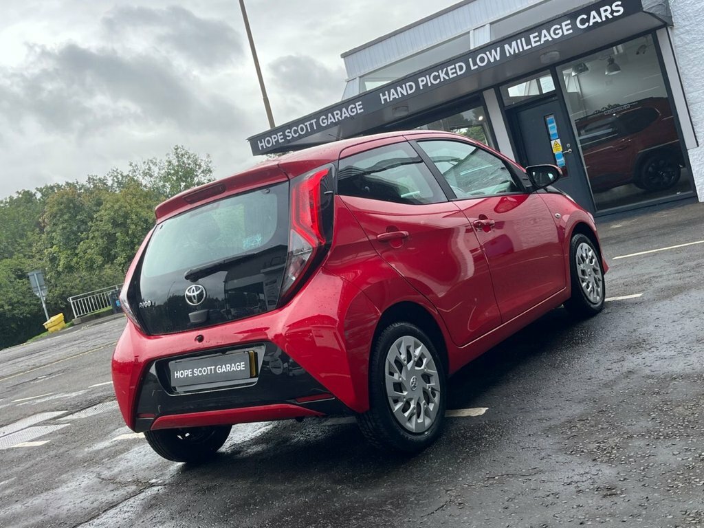 Toyota Aygo Hatchback White #16