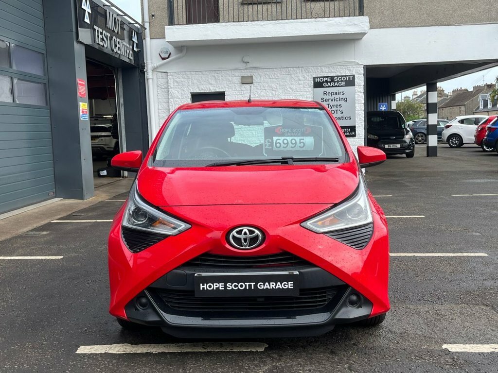 Toyota Aygo 1L X-play Red #3